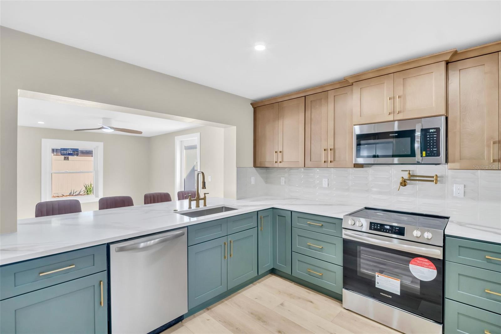 BARRINGTON HILLS - Residential