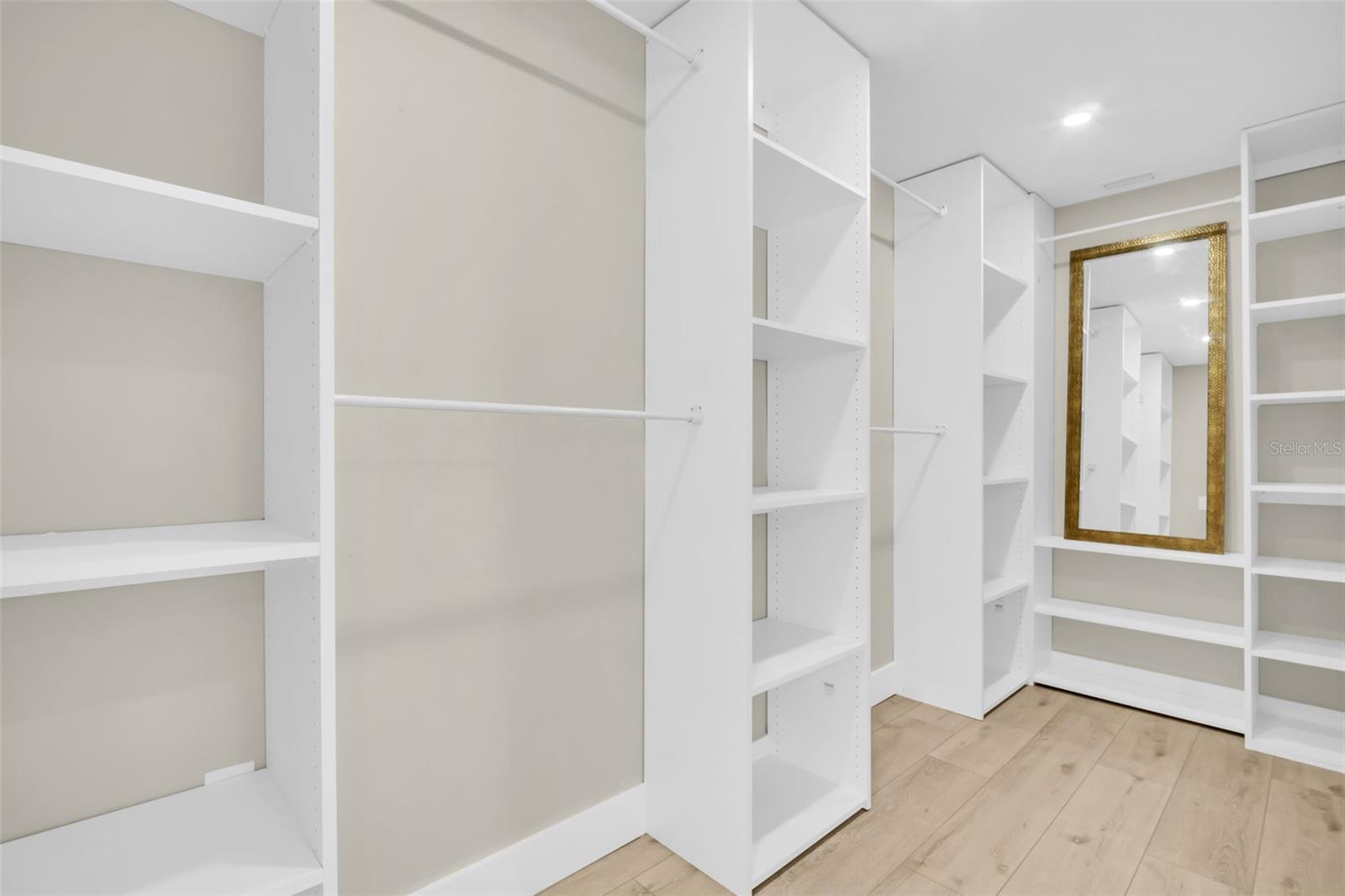 BARRINGTON HILLS - Residential