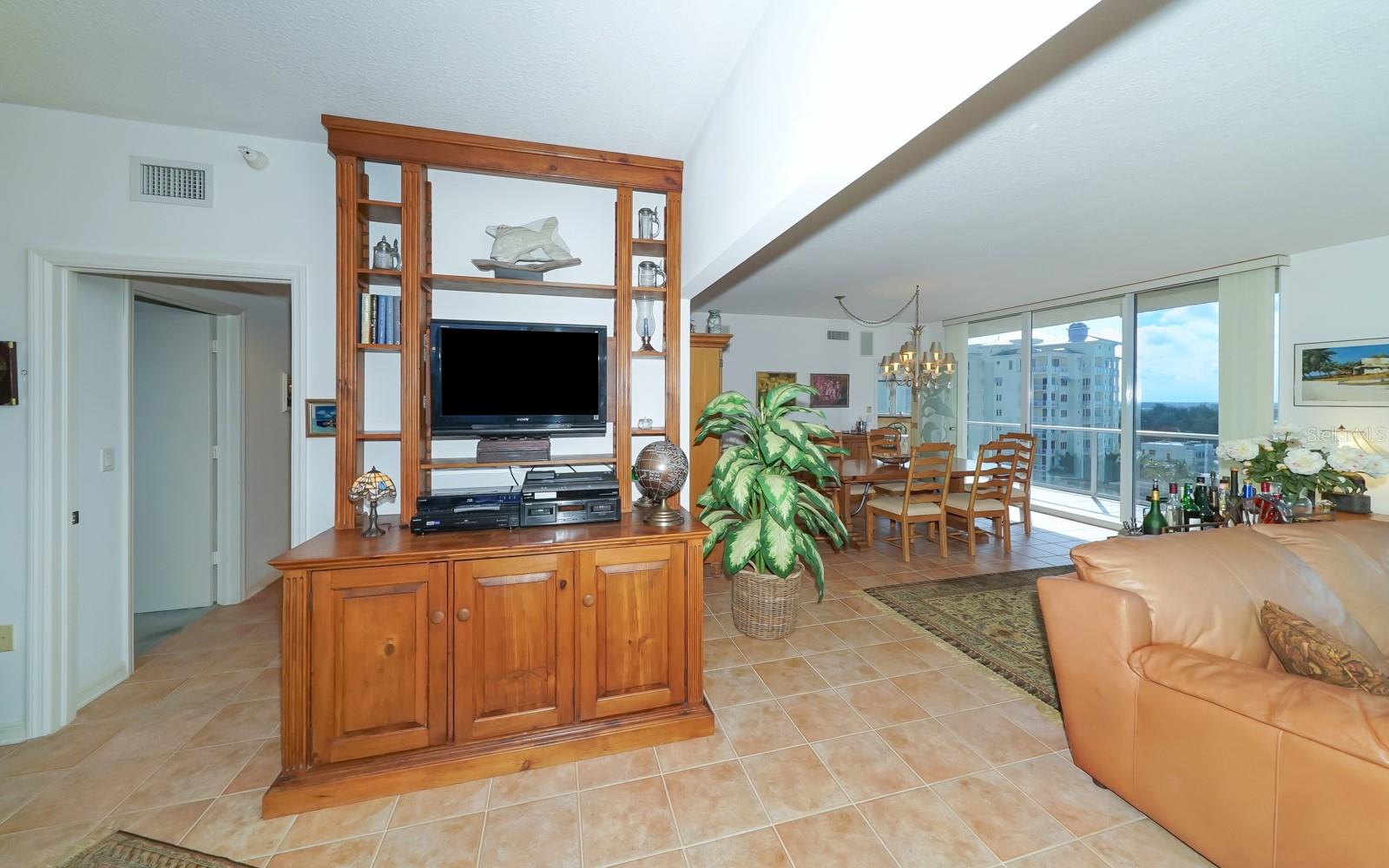 L ELEGANCE ON LIDO BEACH - Residential Lease