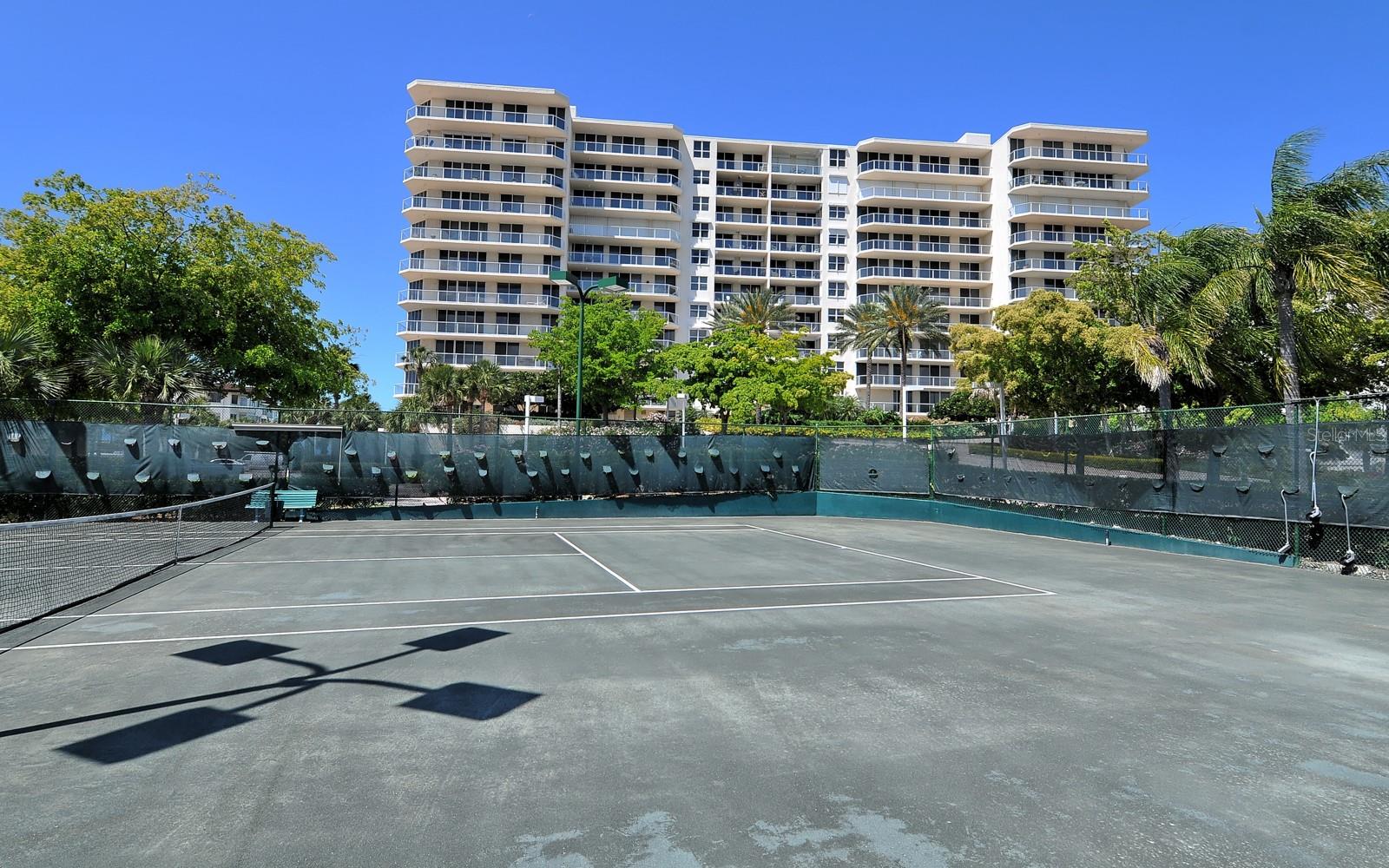 L ELEGANCE ON LIDO BEACH - Residential Lease