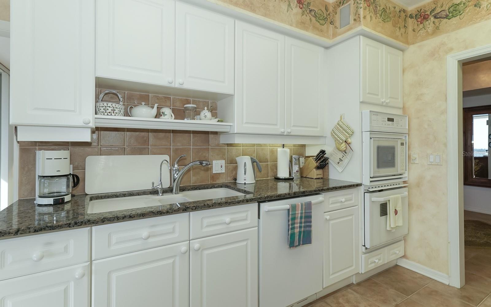 L ELEGANCE ON LIDO BEACH - Residential Lease