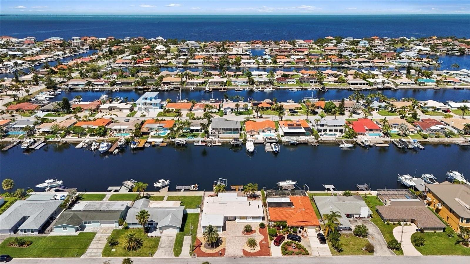 FLOR A MAR - Residential