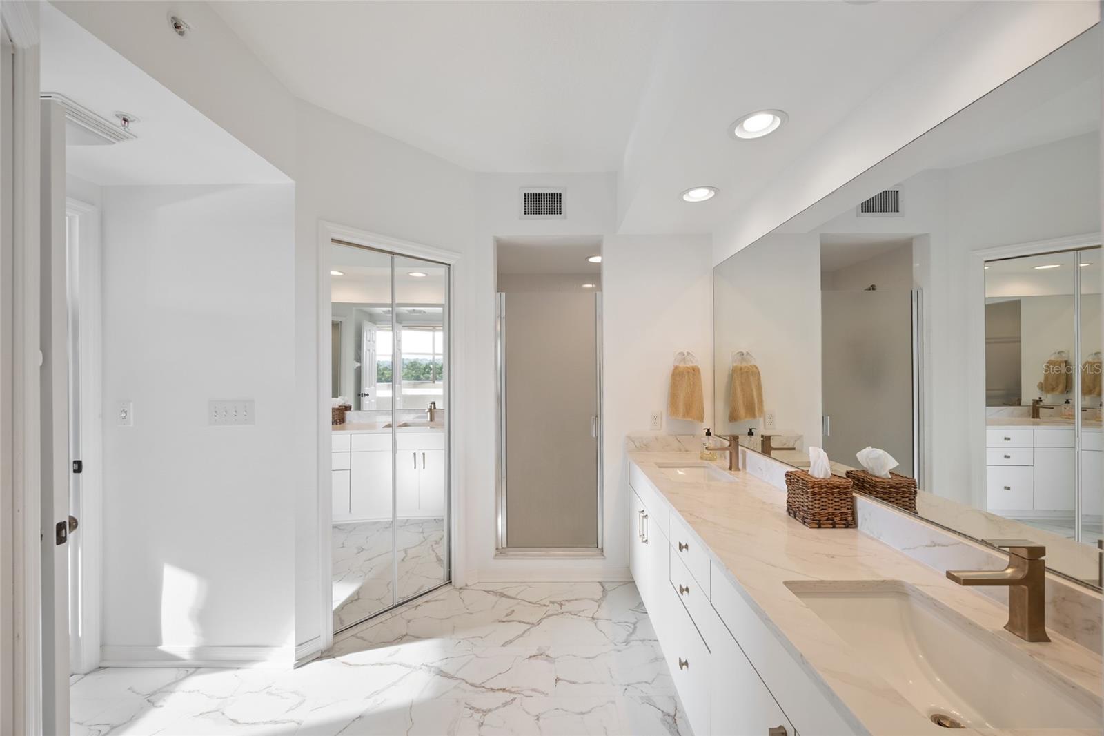 COUNTRY CLUB CONDO AT EAST BAY - Residential