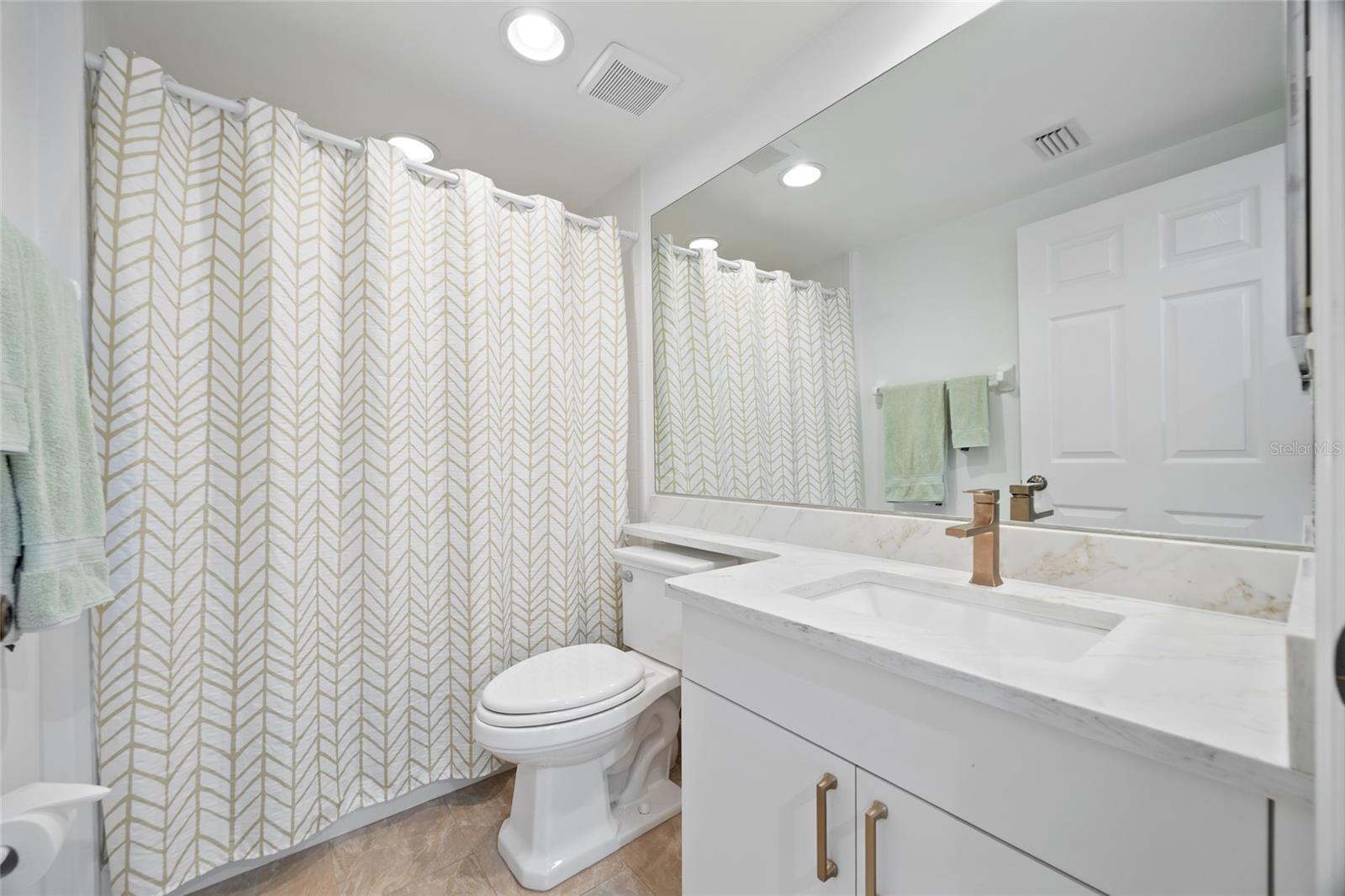 COUNTRY CLUB CONDO AT EAST BAY - Residential