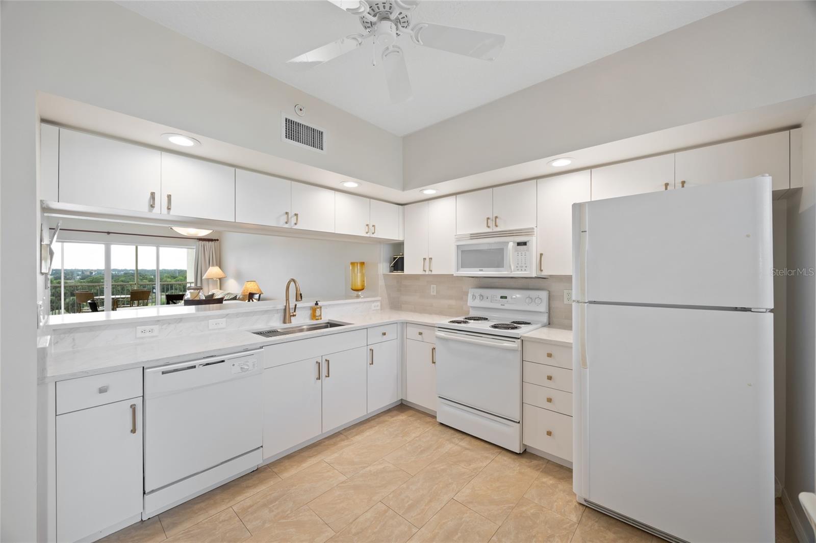 COUNTRY CLUB CONDO AT EAST BAY - Residential