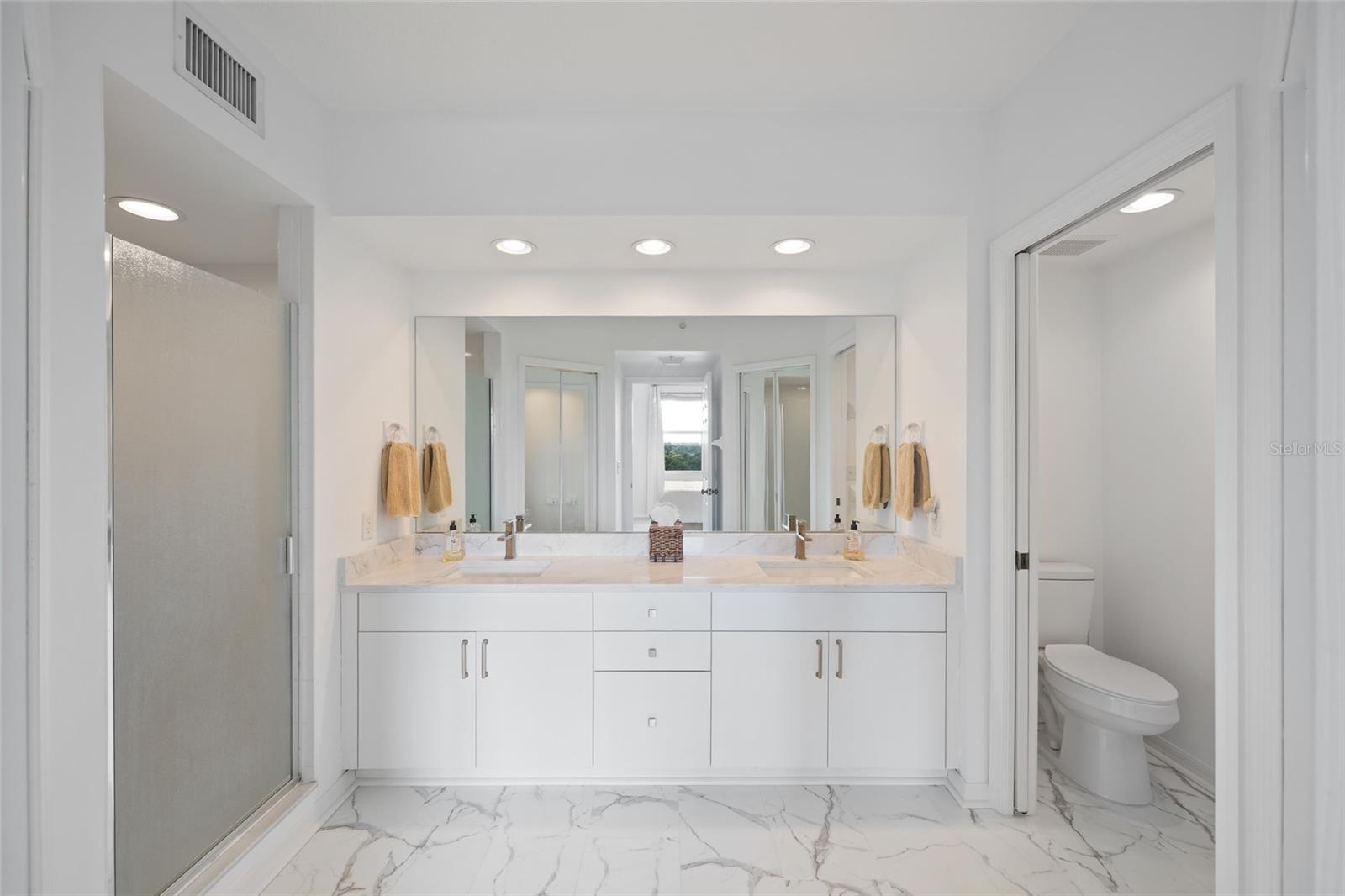 COUNTRY CLUB CONDO AT EAST BAY - Residential