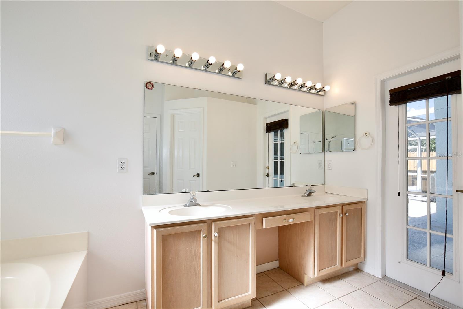 VILLAGES AT KINGSBRIDGE WEST TR C-1 - Residential