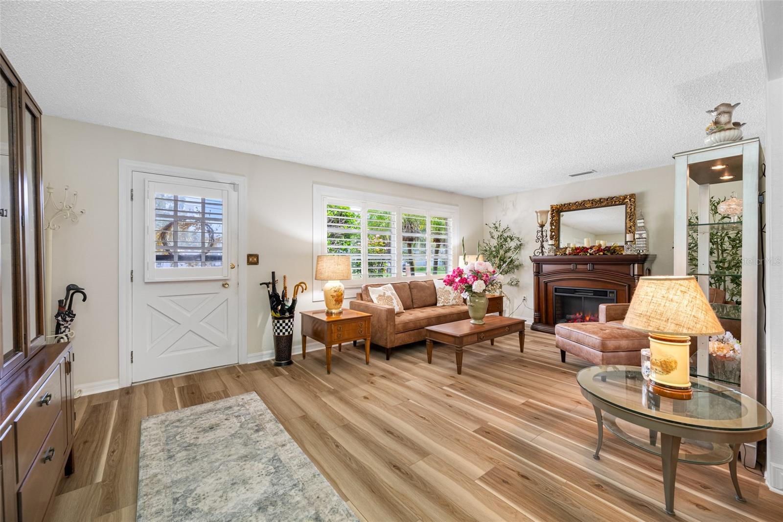 1975 VALLEY DRIVE