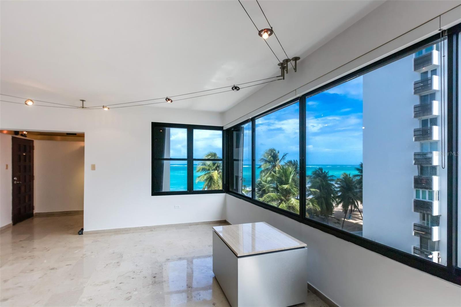 52 KINGS COURT ST.-BEACHFRONT 5A