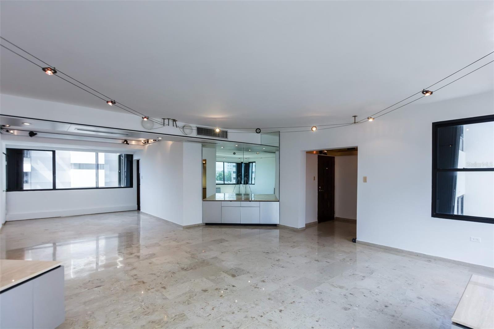 52 KINGS COURT ST.-BEACHFRONT 5A