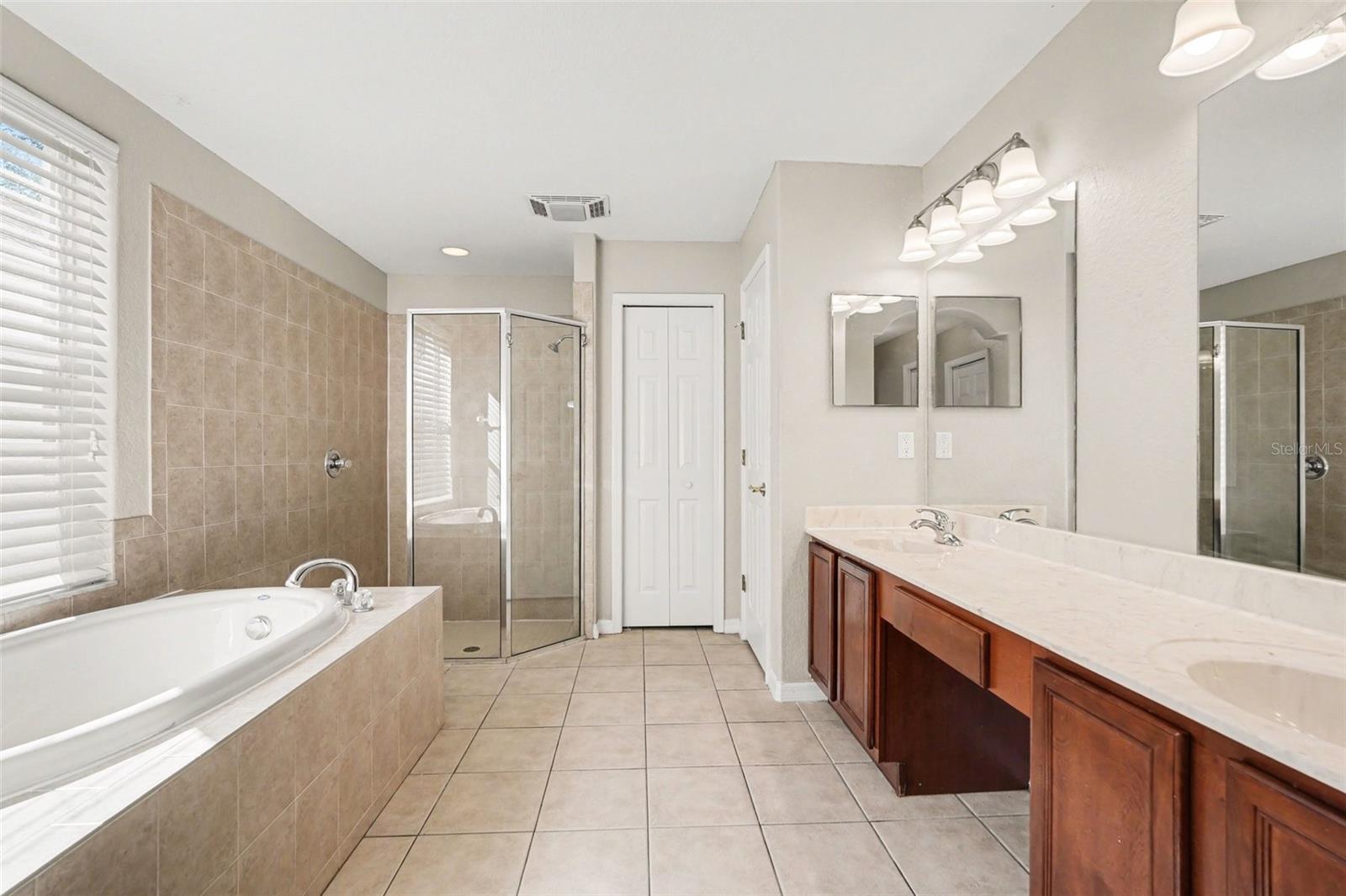 SUNCOAST LAKES PH 01 - Residential