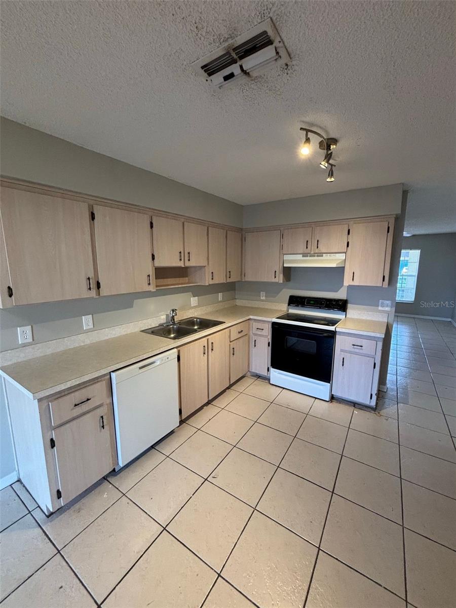 POINCIANA NBHD 1 S VLG 1 - Residential Lease