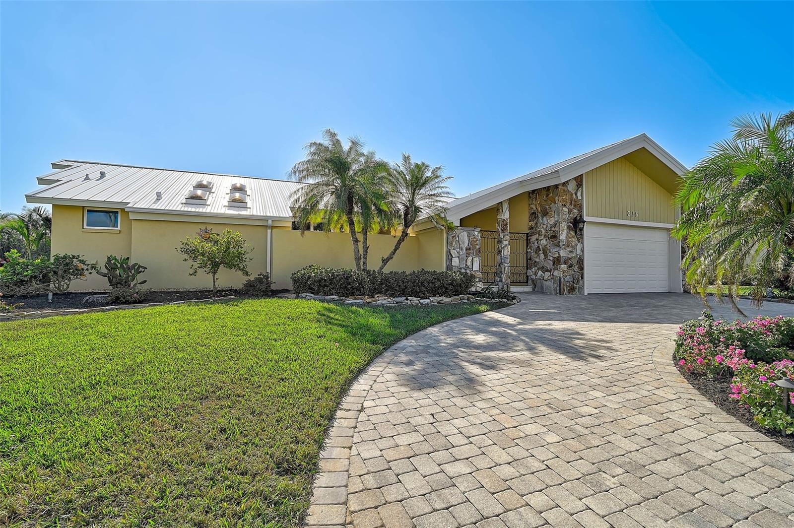 SOUTHBAY YACHT & RACQUET CLUB - Residential