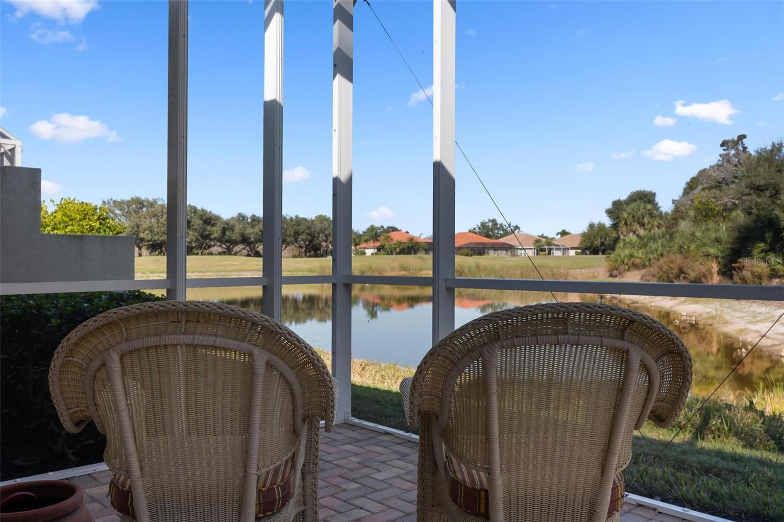 PELICAN POINTE GOLF & COUNTRY CLUB - Residential