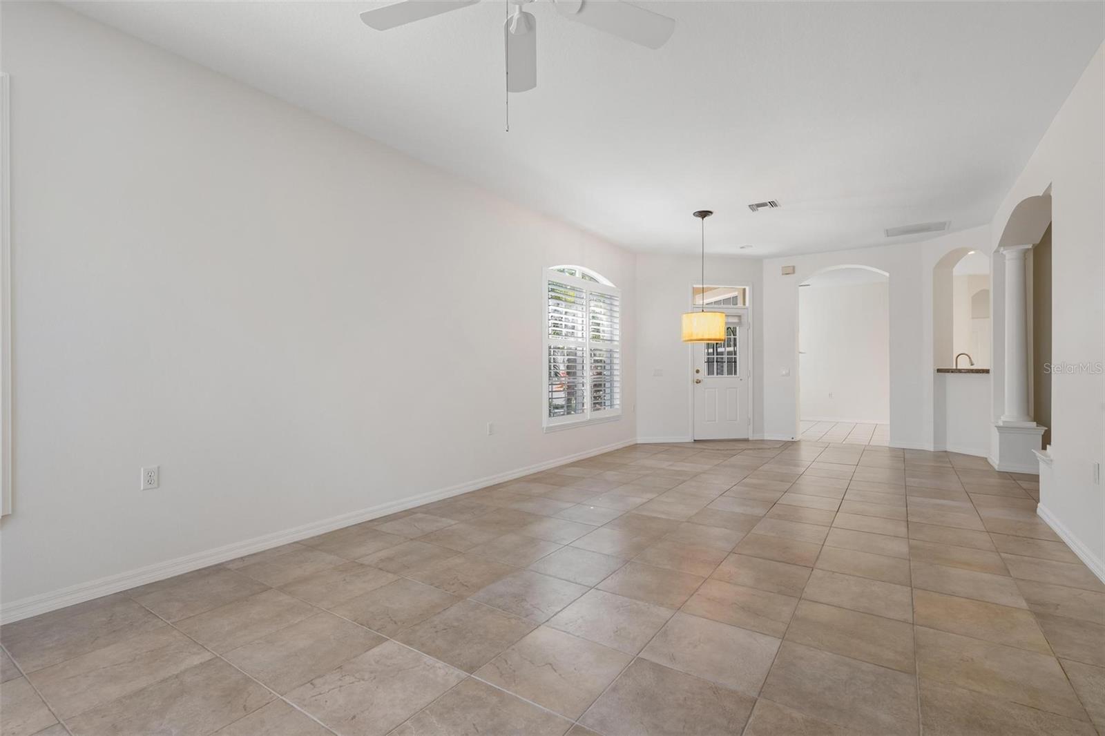 PELICAN POINTE GOLF & COUNTRY CLUB - Residential