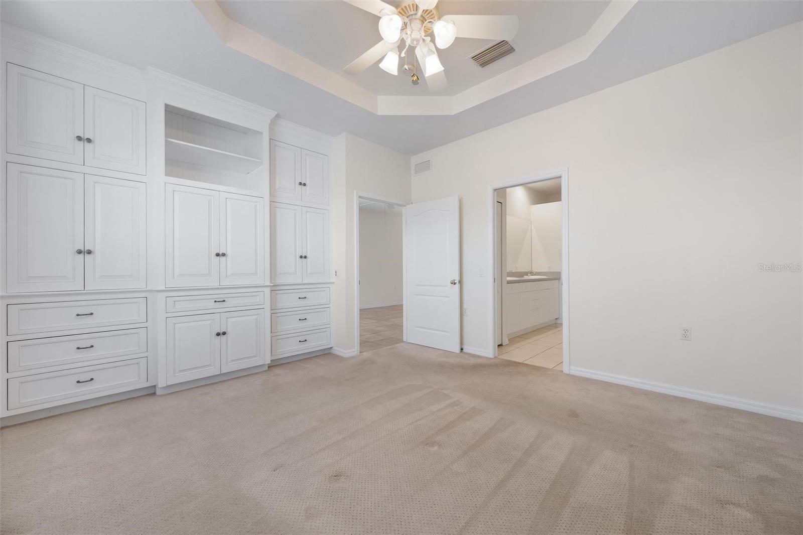 PELICAN POINTE GOLF & COUNTRY CLUB - Residential