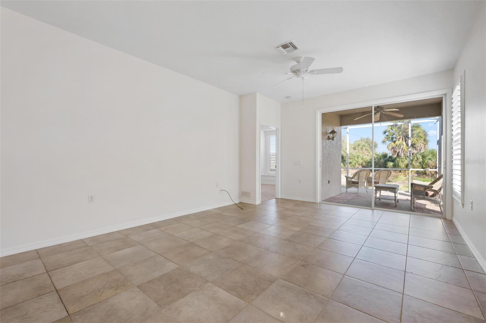 PELICAN POINTE GOLF & COUNTRY CLUB - Residential