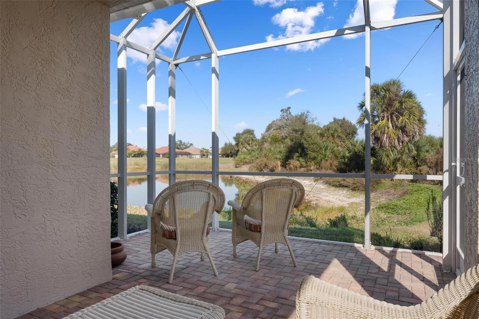 PELICAN POINTE GOLF & COUNTRY CLUB - Residential