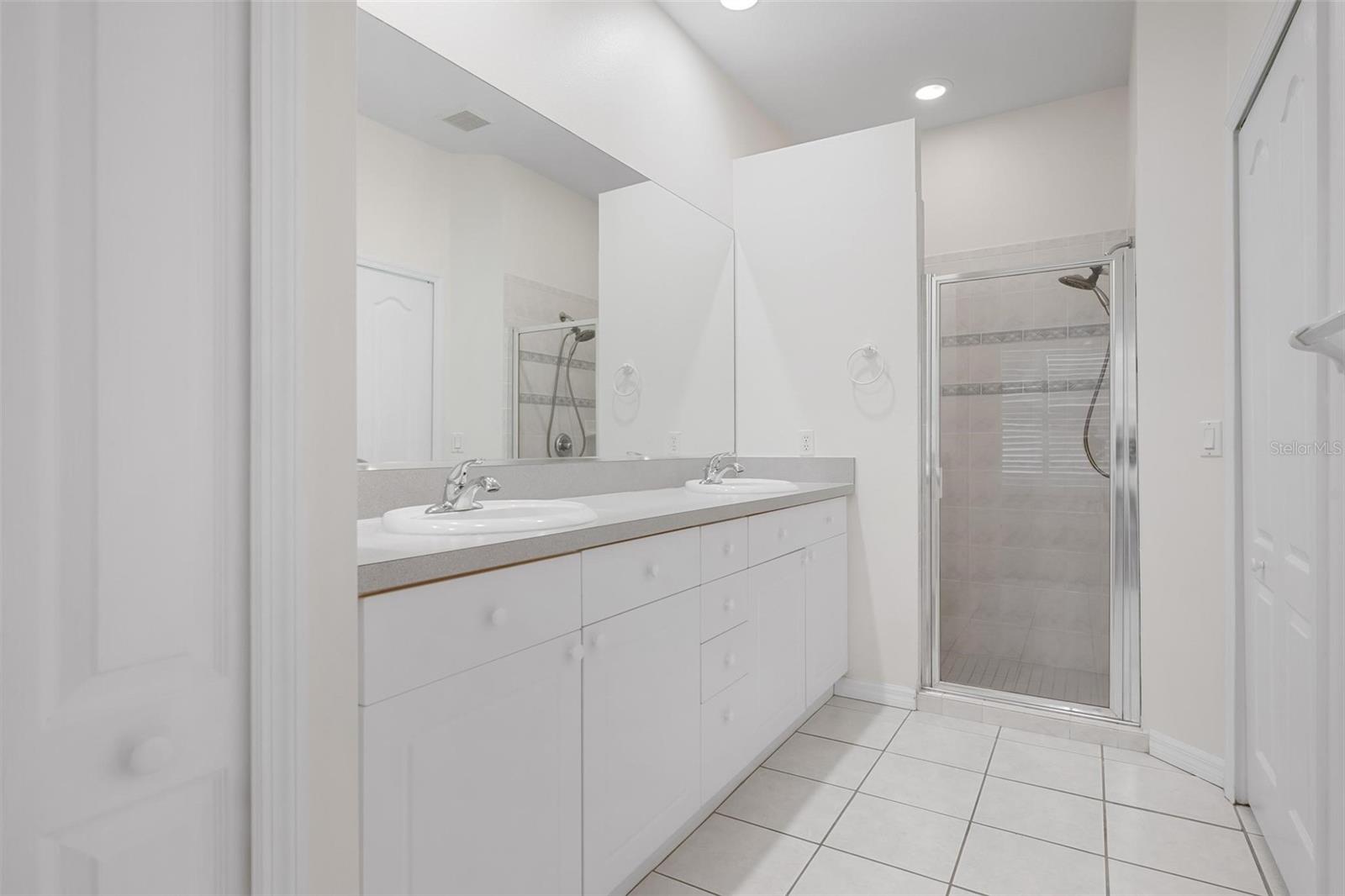 PELICAN POINTE GOLF & COUNTRY CLUB - Residential