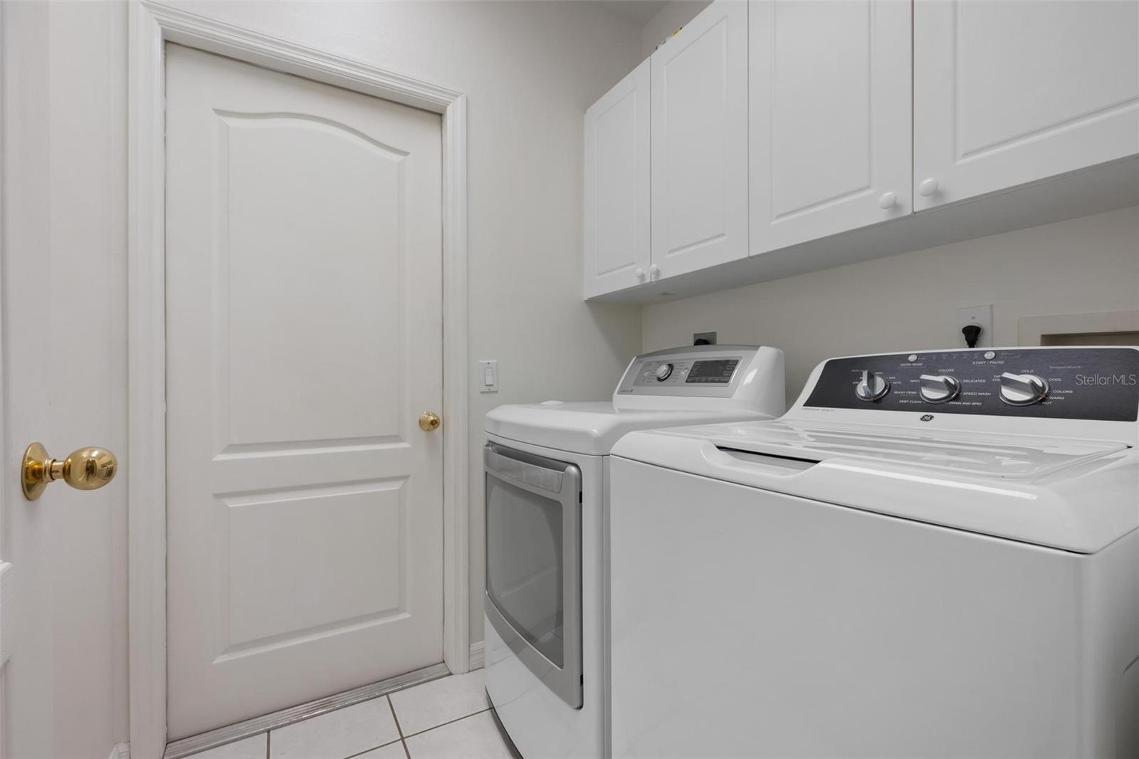 PELICAN POINTE GOLF & COUNTRY CLUB - Residential