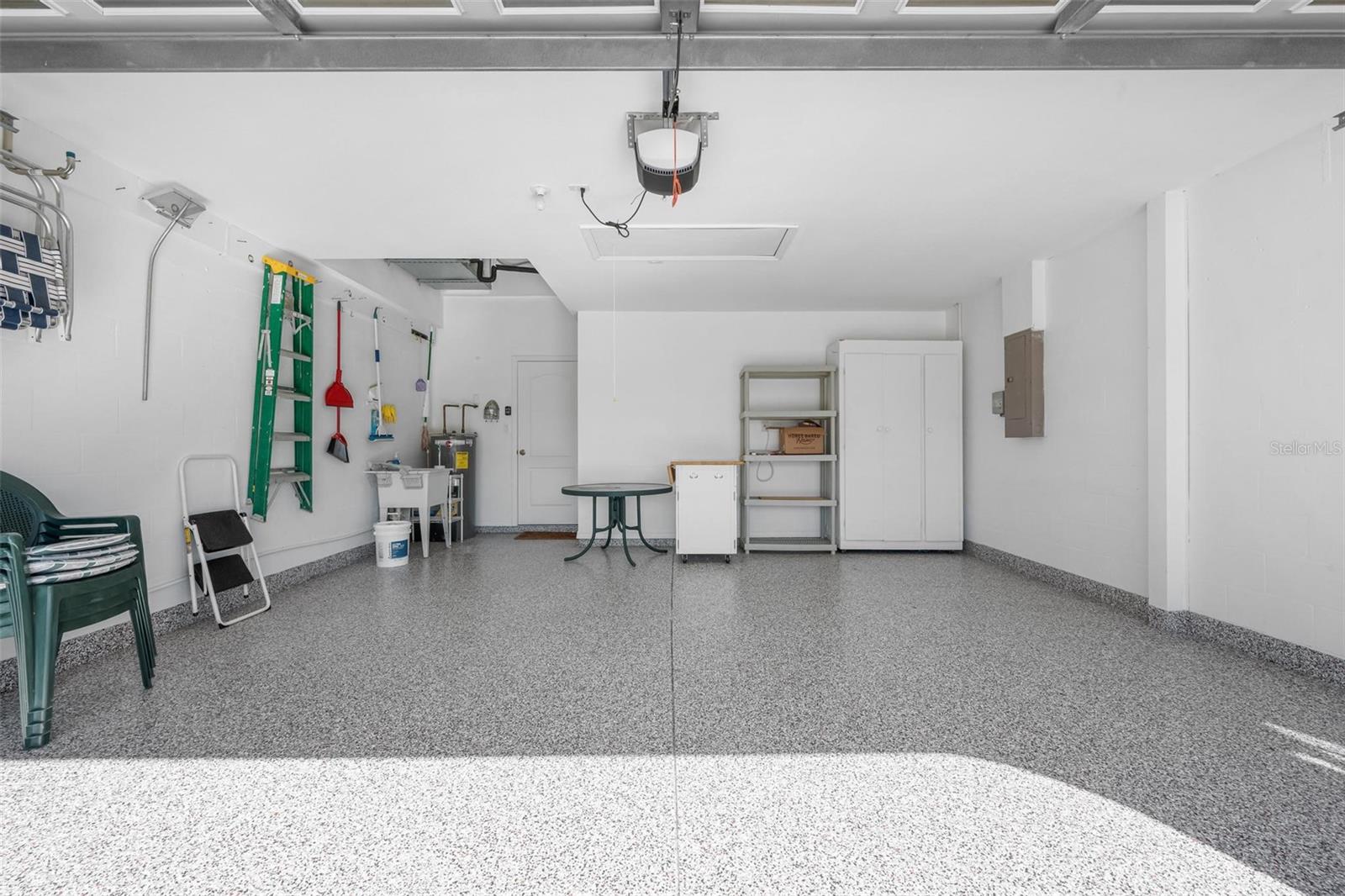 PELICAN POINTE GOLF & COUNTRY CLUB - Residential