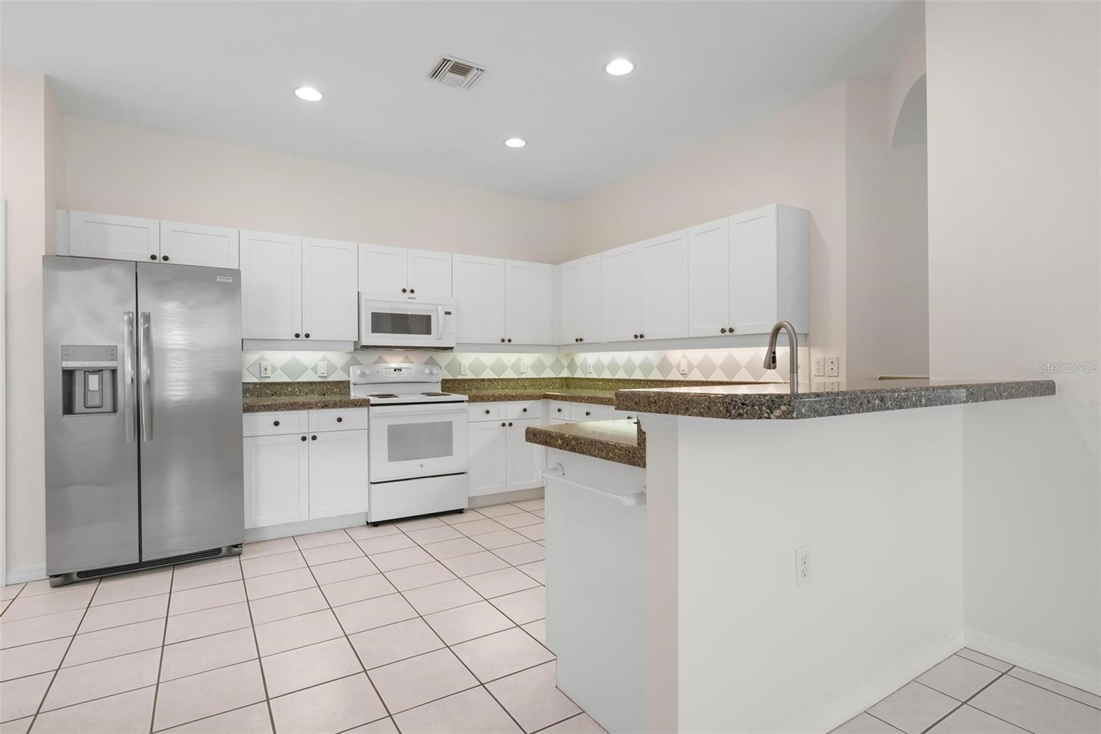 PELICAN POINTE GOLF & COUNTRY CLUB - Residential