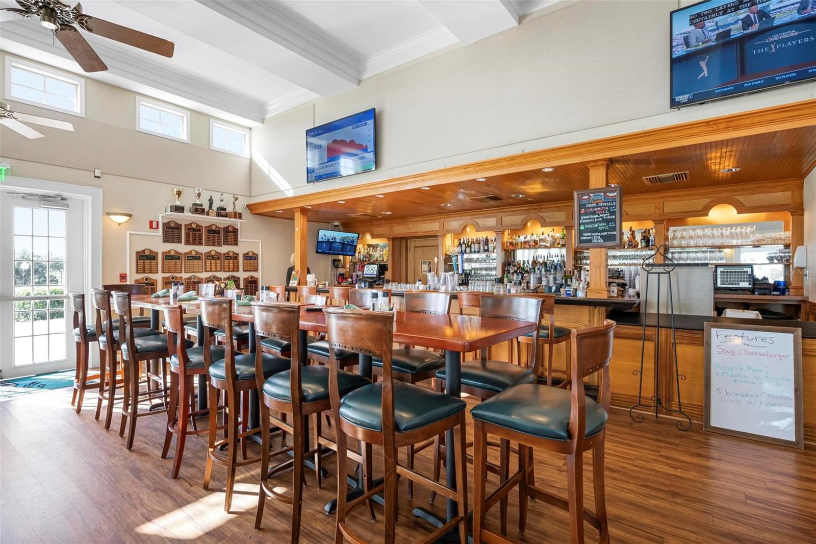 PELICAN POINTE GOLF & COUNTRY CLUB - Residential