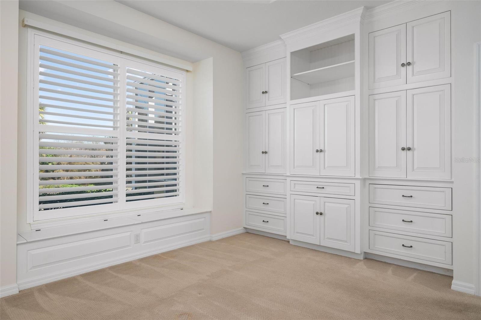 PELICAN POINTE GOLF & COUNTRY CLUB - Residential