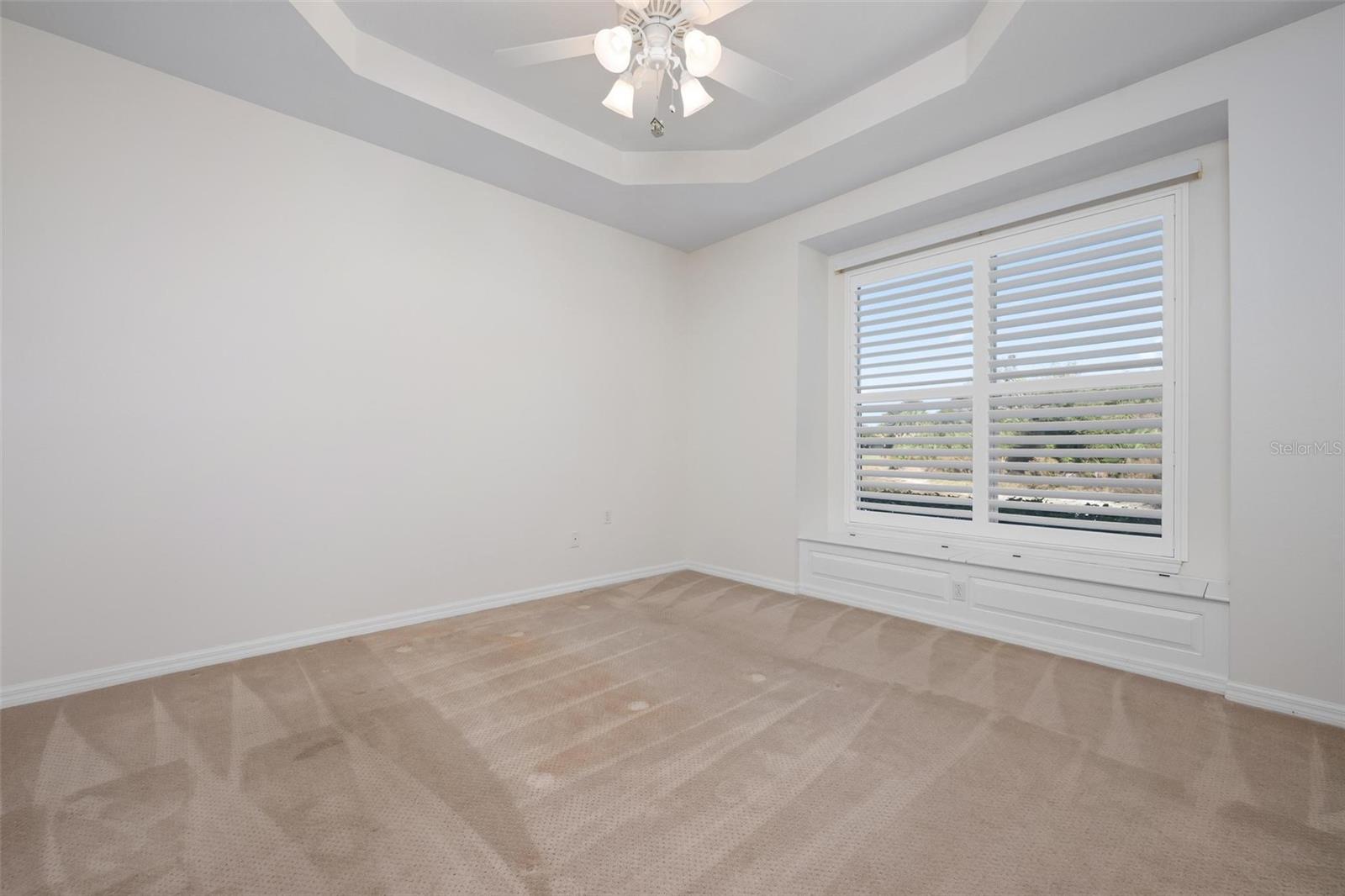 PELICAN POINTE GOLF & COUNTRY CLUB - Residential