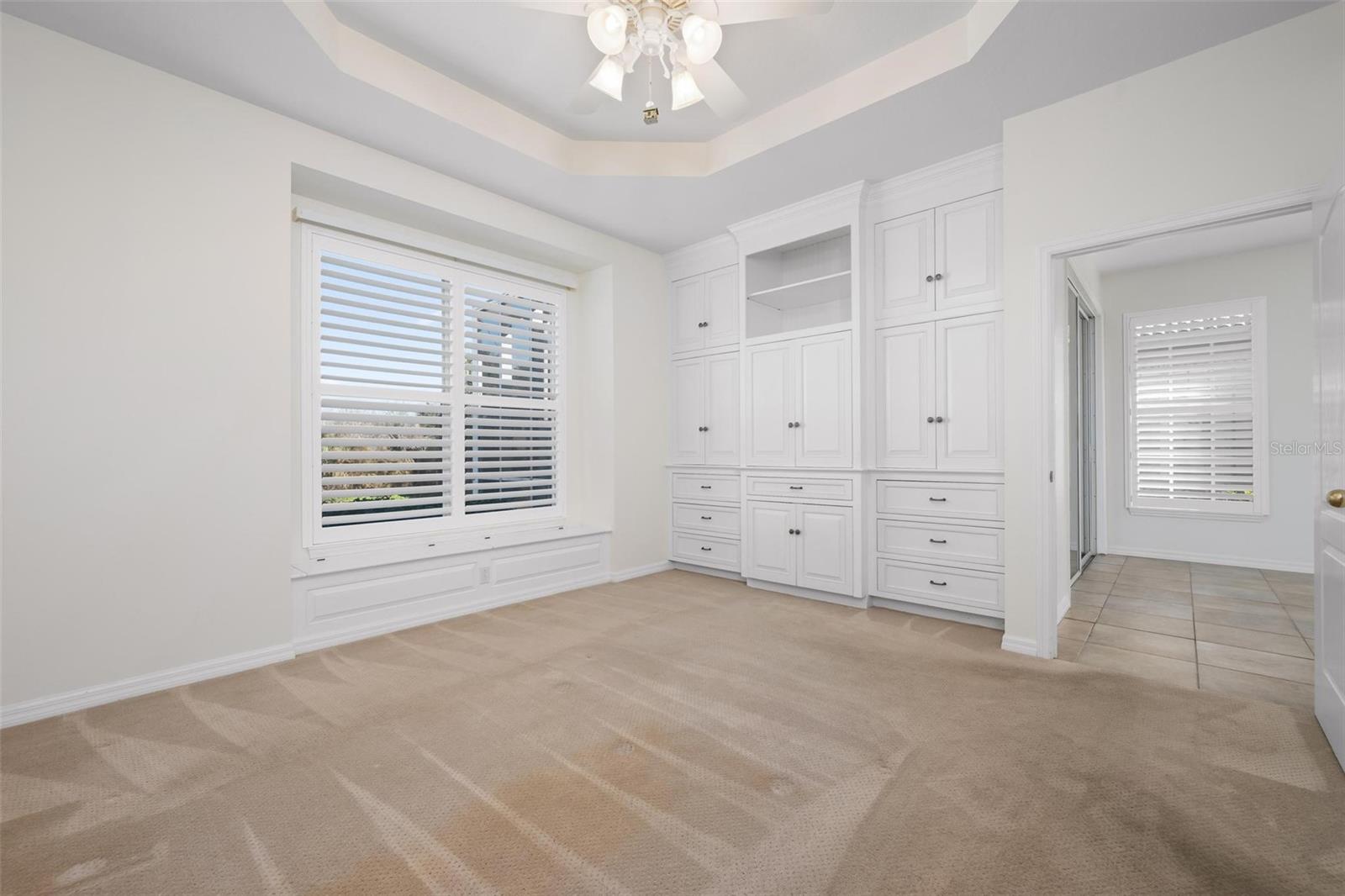 PELICAN POINTE GOLF & COUNTRY CLUB - Residential