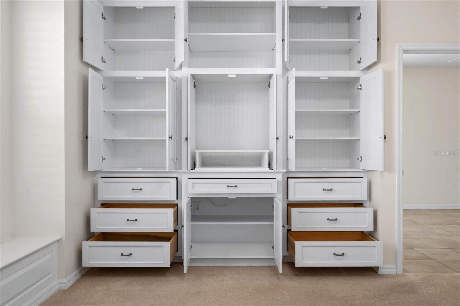 PELICAN POINTE GOLF & COUNTRY CLUB - Residential