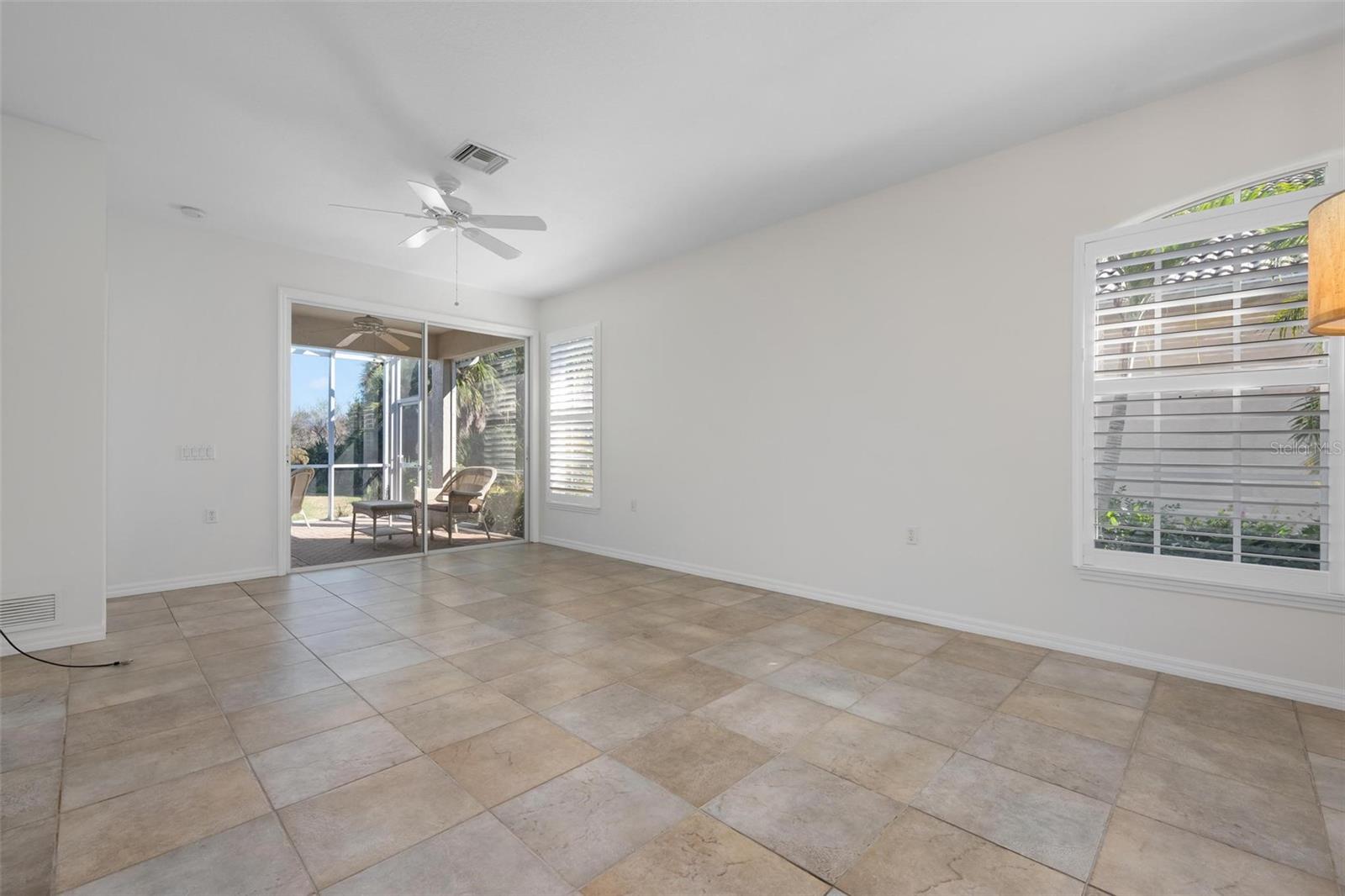 PELICAN POINTE GOLF & COUNTRY CLUB - Residential