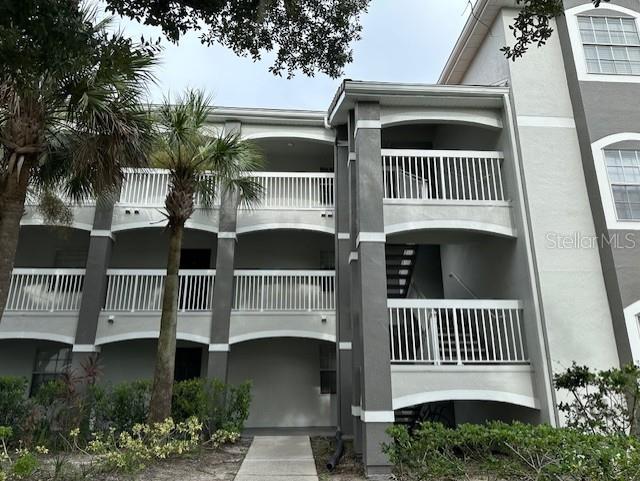 Move in ready. For rent this beautiful 2-bedroom, 2-bathroom condo in gated community in hunters creek features. Condo has been freshly painted. Located in a well-maintained gated community. Community offers resort-style pool on a lake, fitness center, racquetball court, basketball, tennis courts, and car wash station. Centrally located near highways for easy commuting as well as close to dining, shopping and entertainment! HOA approval required with separate application.