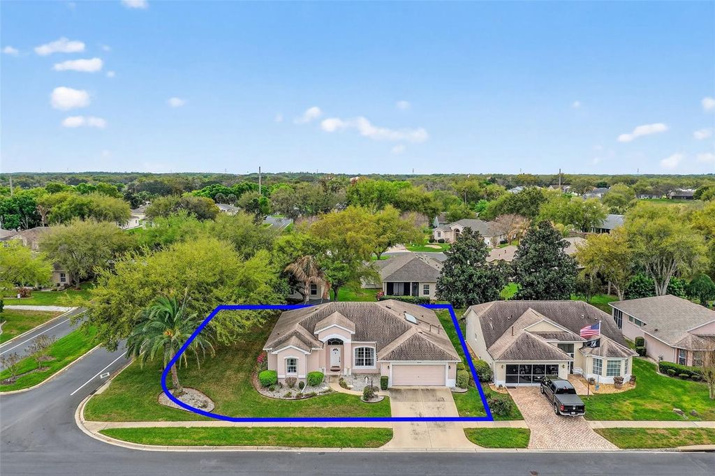 Photo of 5154 Aurora Drive, Leesburg, FL 34748 (MLS # G5109603)