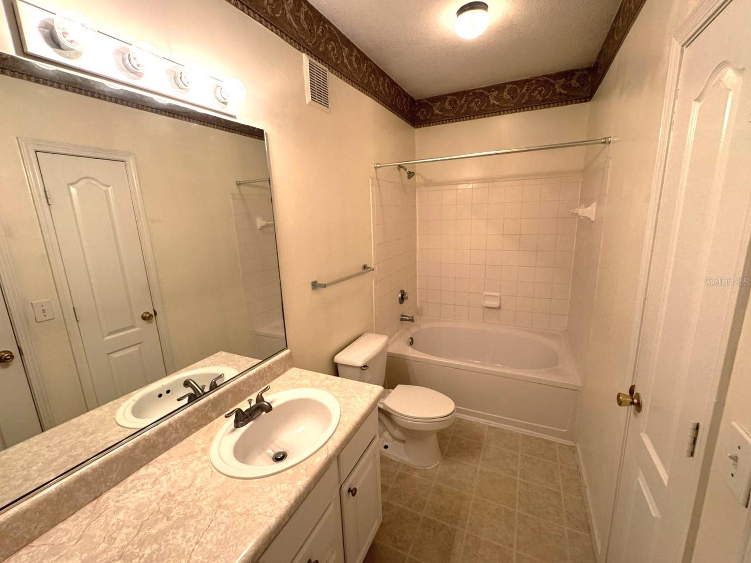 THE VILLAS CONDO - Residential