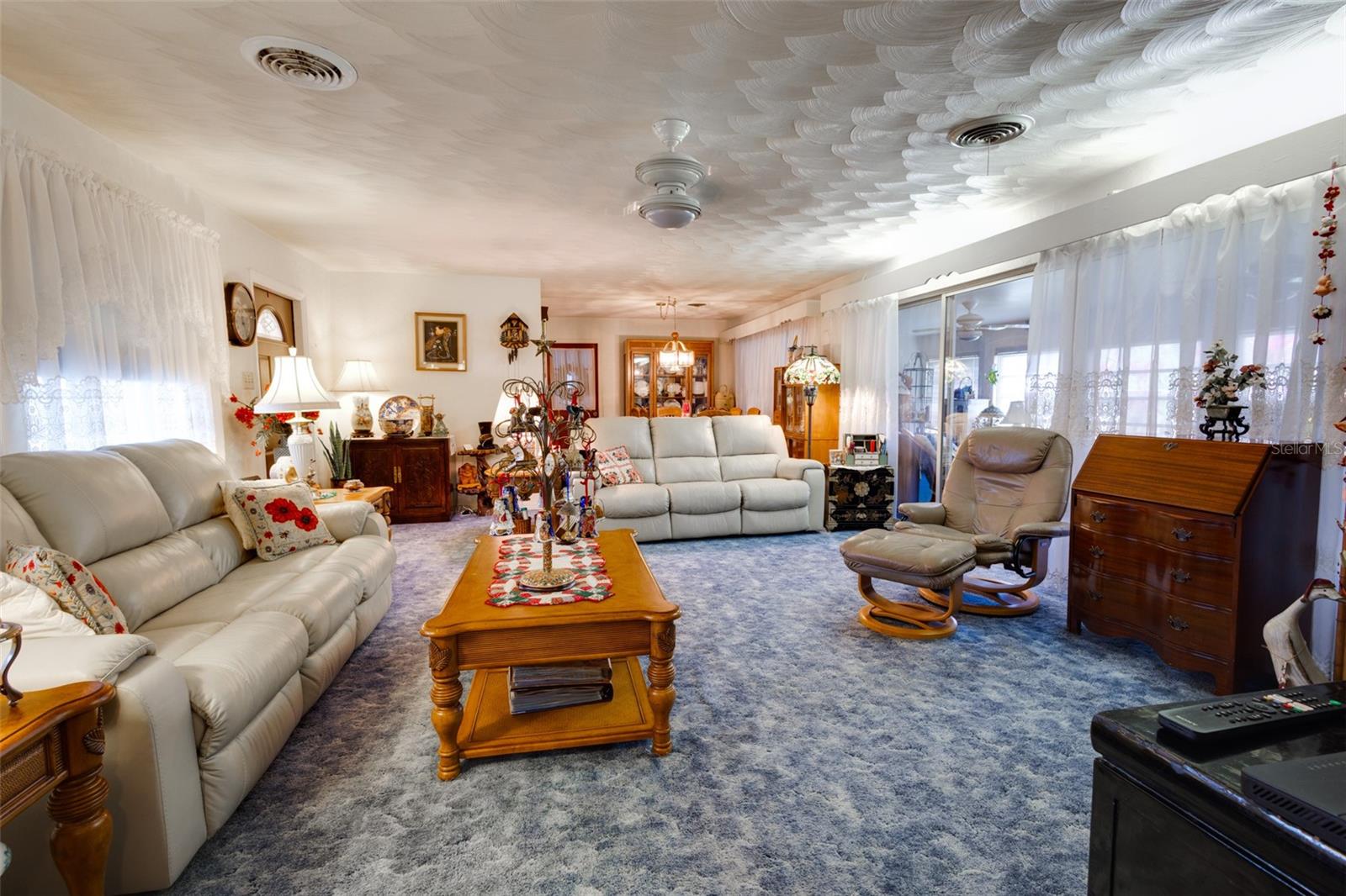 6085 AMARYLLIS DRIVE