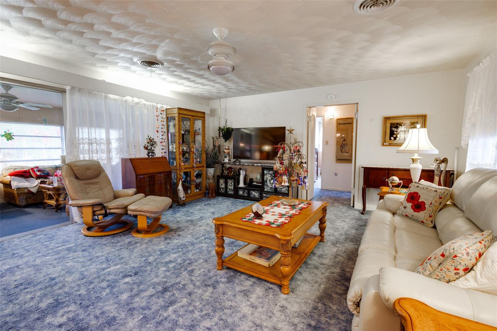 6085 AMARYLLIS DRIVE
