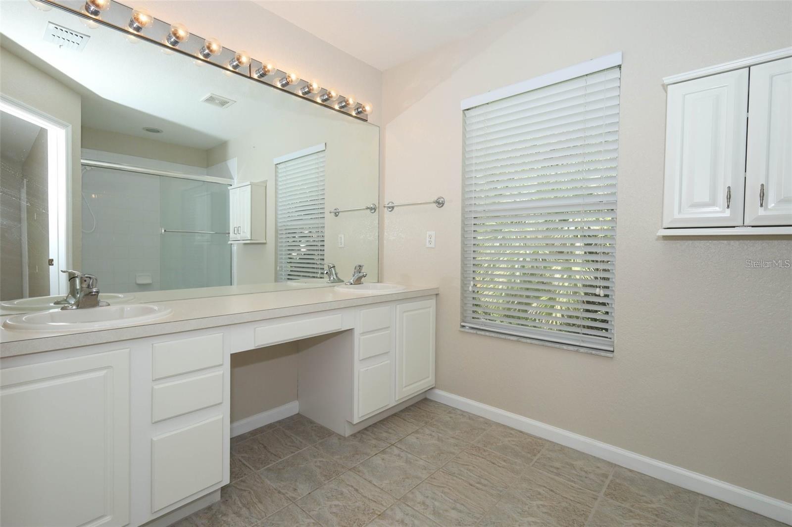 DUNWOODY COMMONS PH 2 - Residential Lease