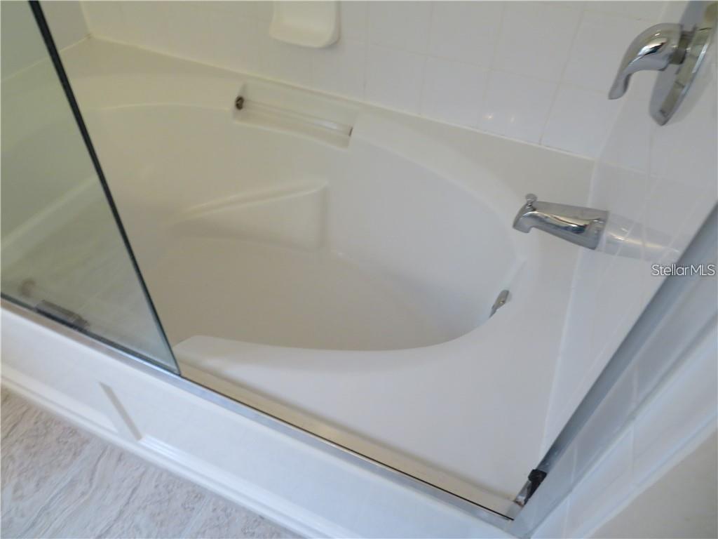 DUNWOODY COMMONS PH 2 - Residential Lease