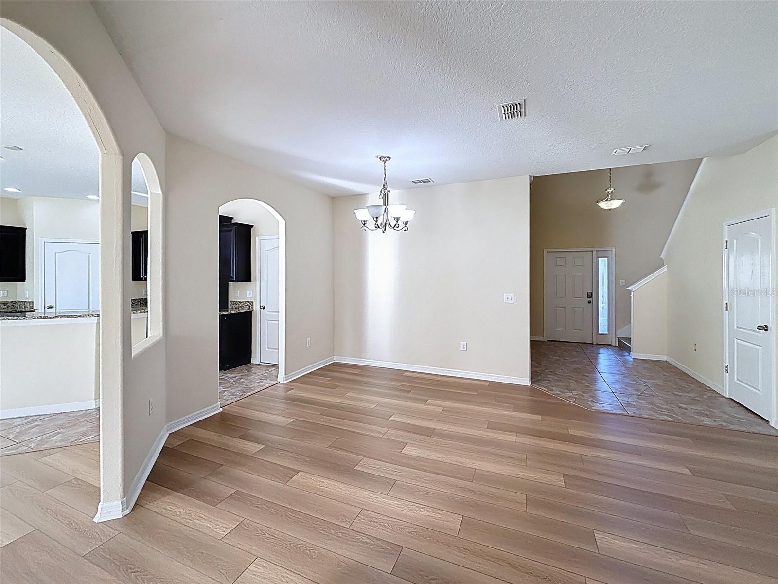 10404 WHITE PEACOCK PLACE