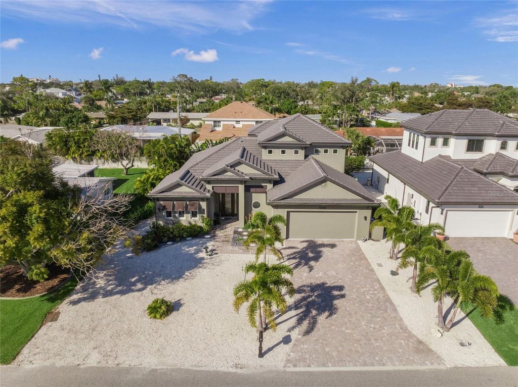 Photo of 508 Gulf Street, Venice, FL 34285 (MLS # A4682802)