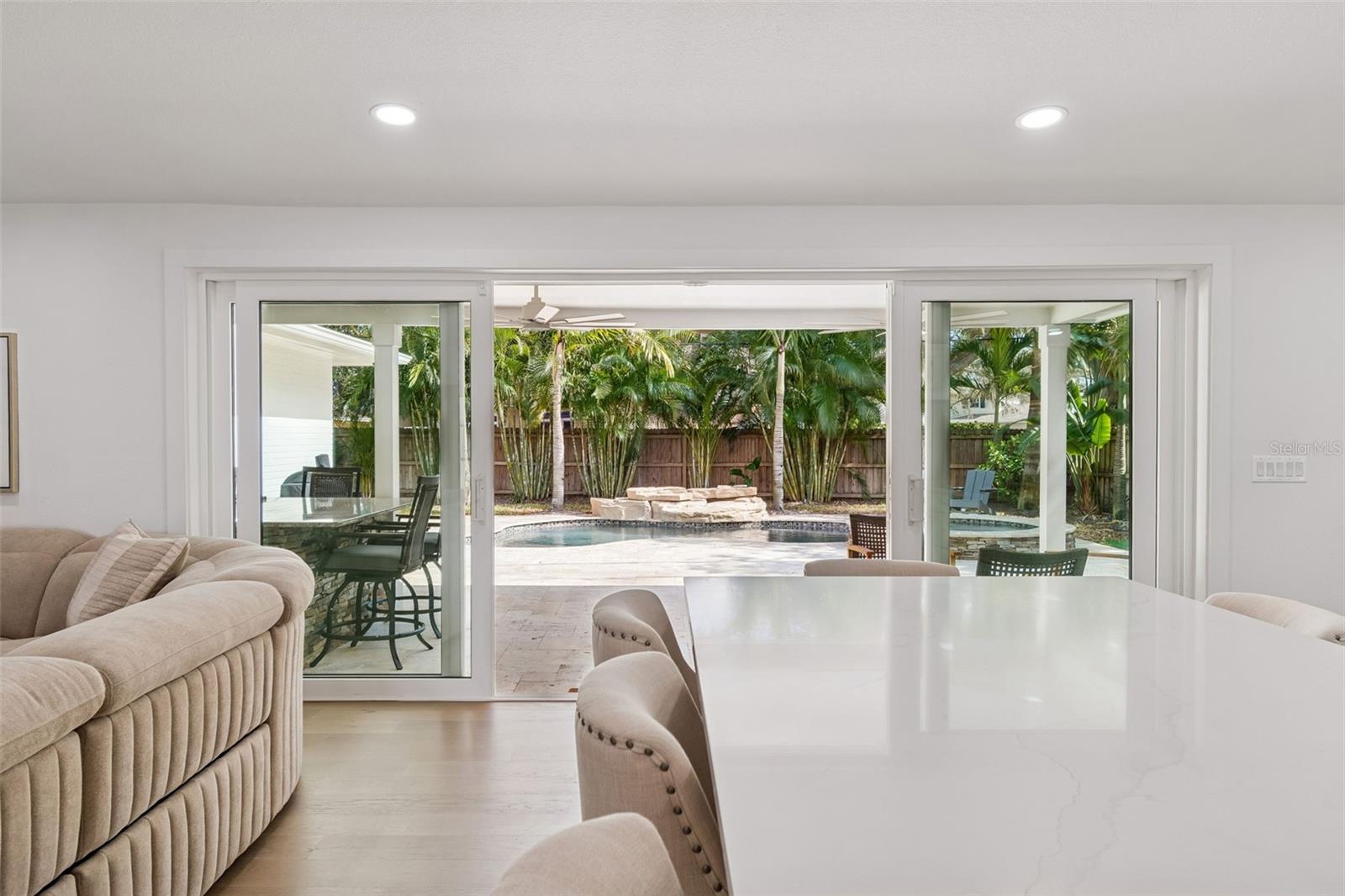 5213 VENETIAN BOULEVARD NE