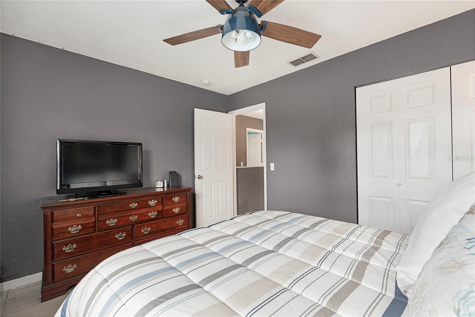 LAKE SARASOTA - Residential