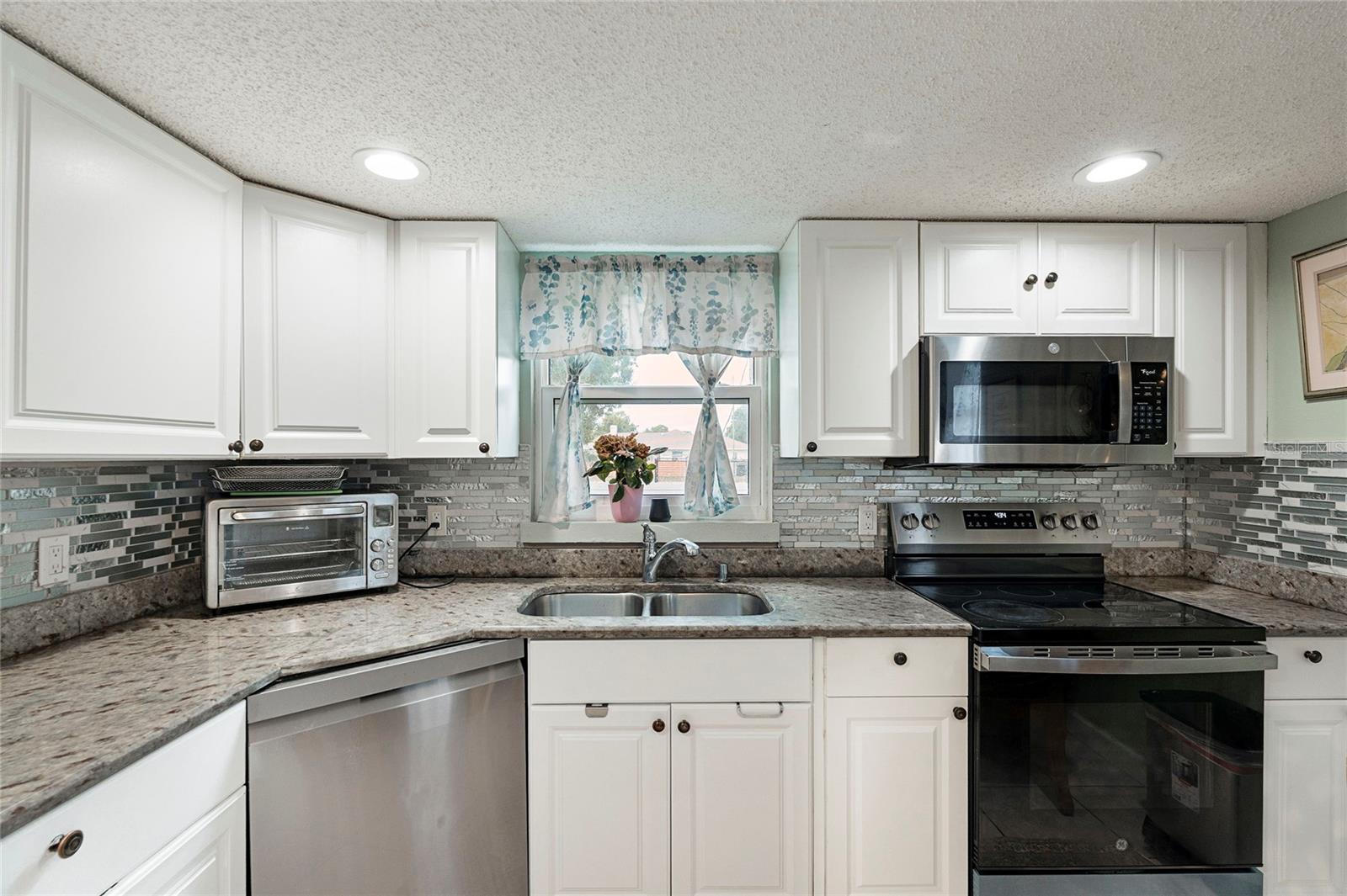 LAKE SARASOTA - Residential