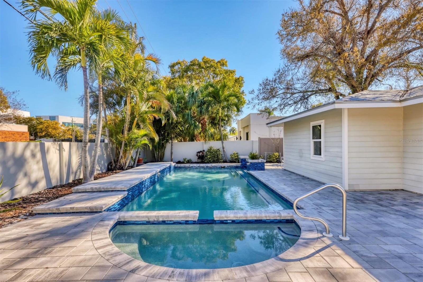 HUDSON BAYOU/MIDWOOD MANOR - Residential