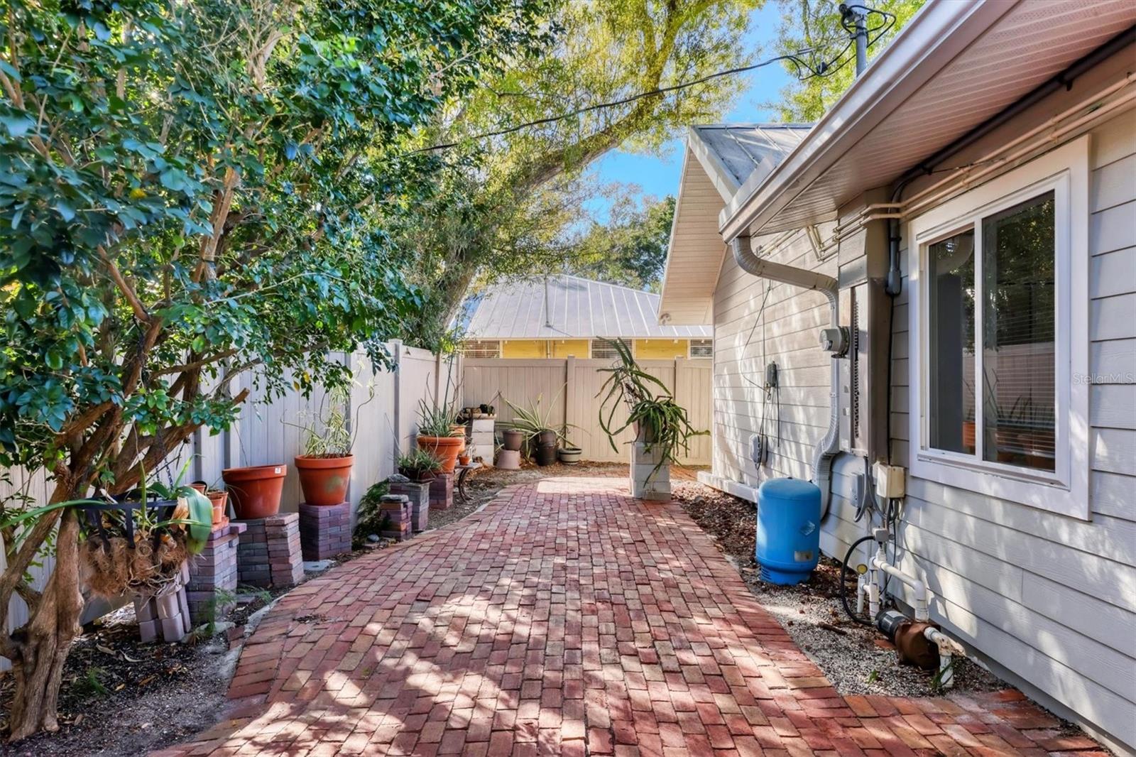 HUDSON BAYOU/MIDWOOD MANOR - Residential