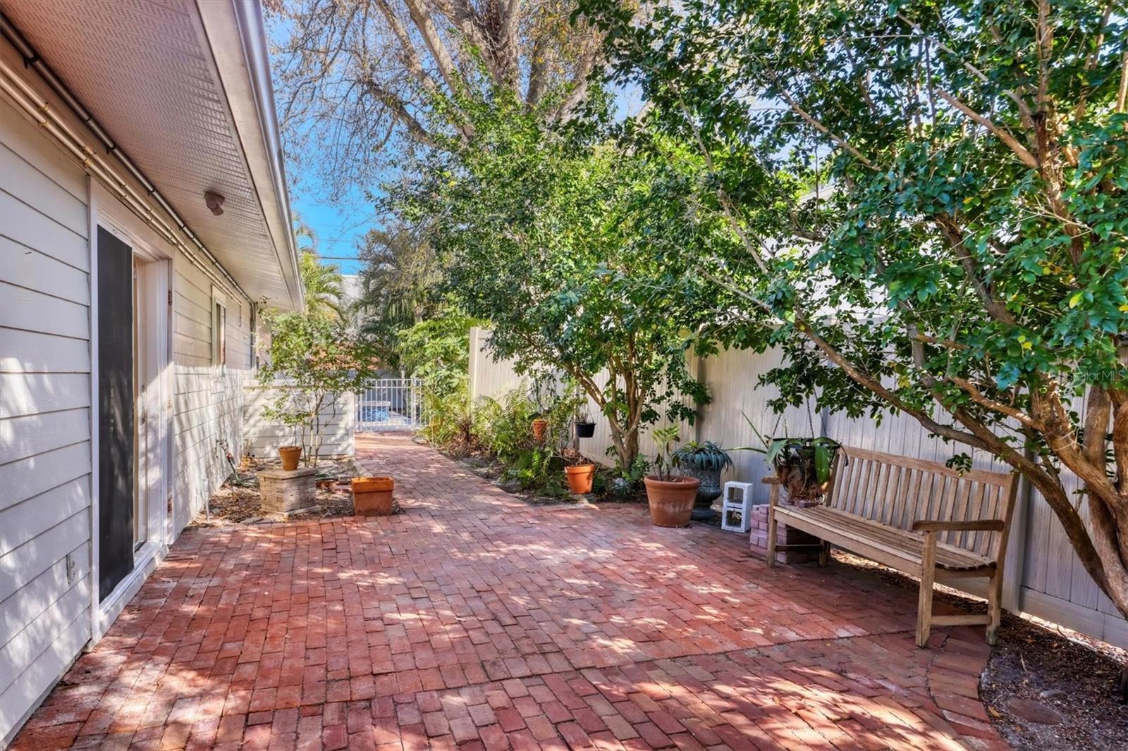 HUDSON BAYOU/MIDWOOD MANOR - Residential