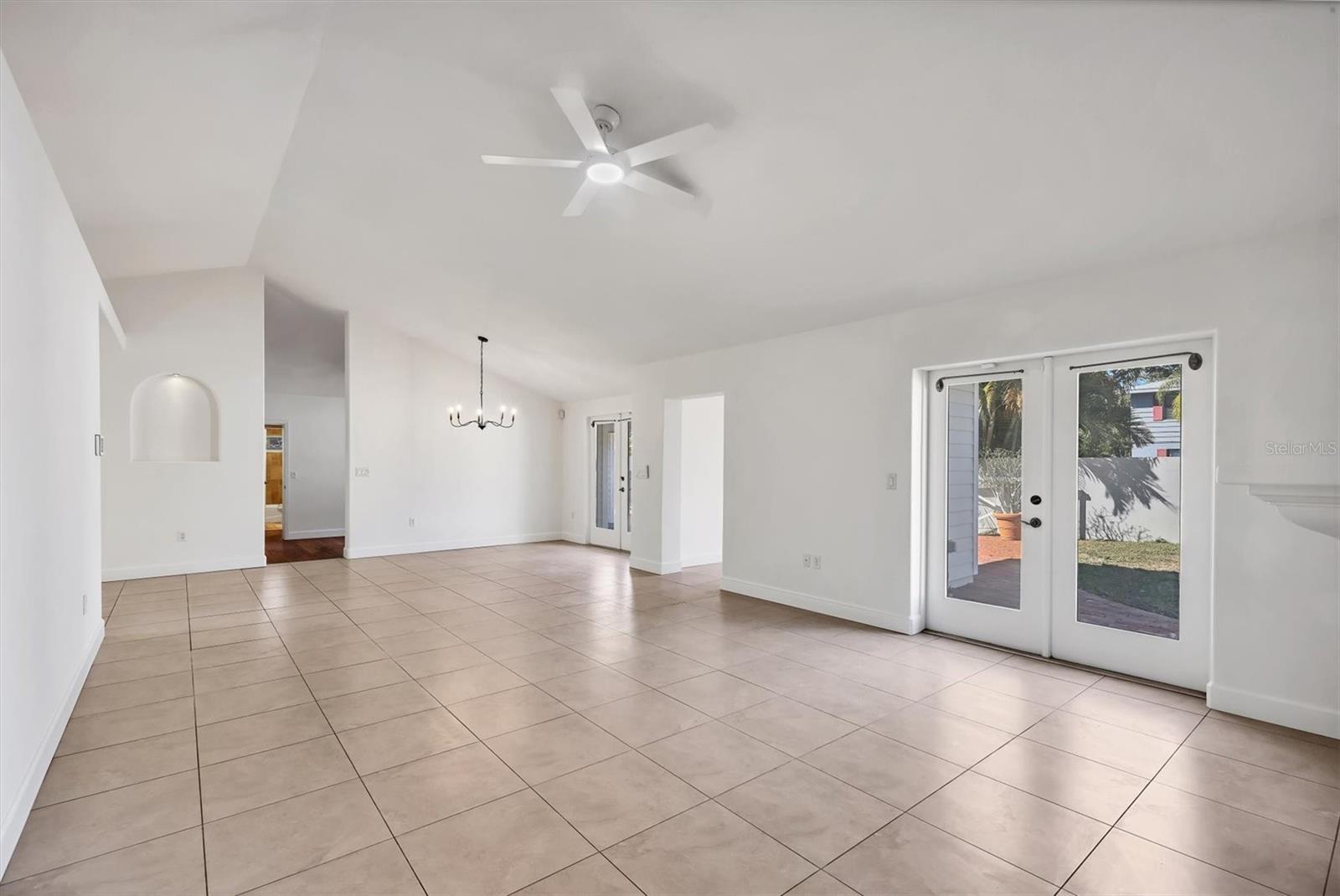 HUDSON BAYOU/MIDWOOD MANOR - Residential