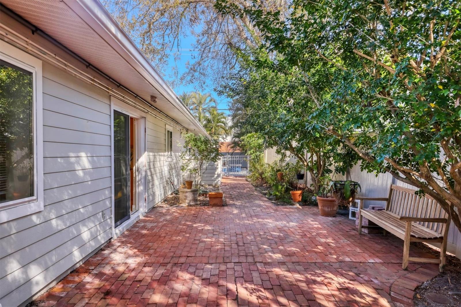 HUDSON BAYOU/MIDWOOD MANOR - Residential