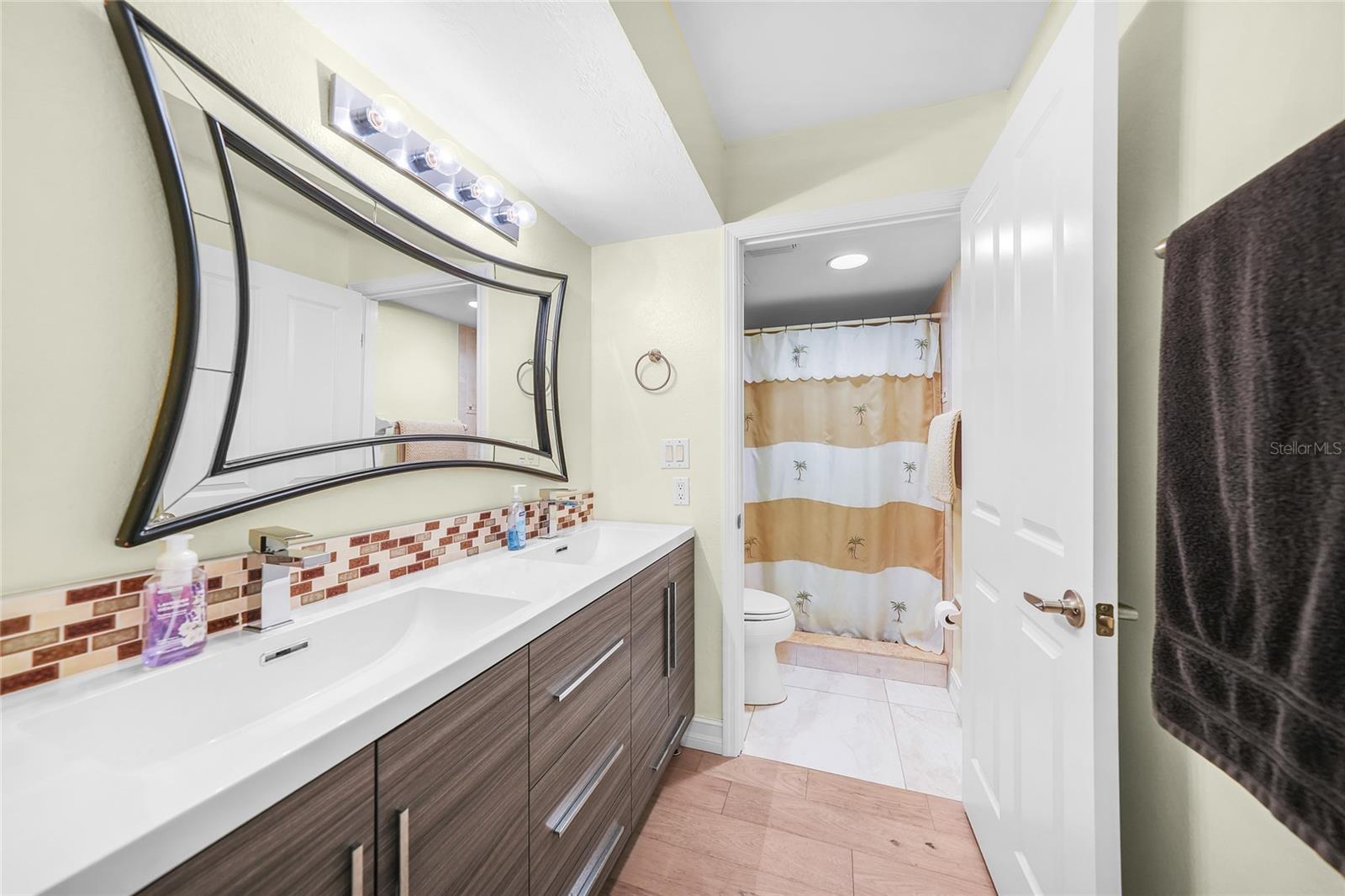 VENETIAN ISLES PH 03 BLDG 03 - Residential